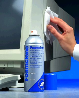 Fotografie Foamclene p�i aplikaci na monitor